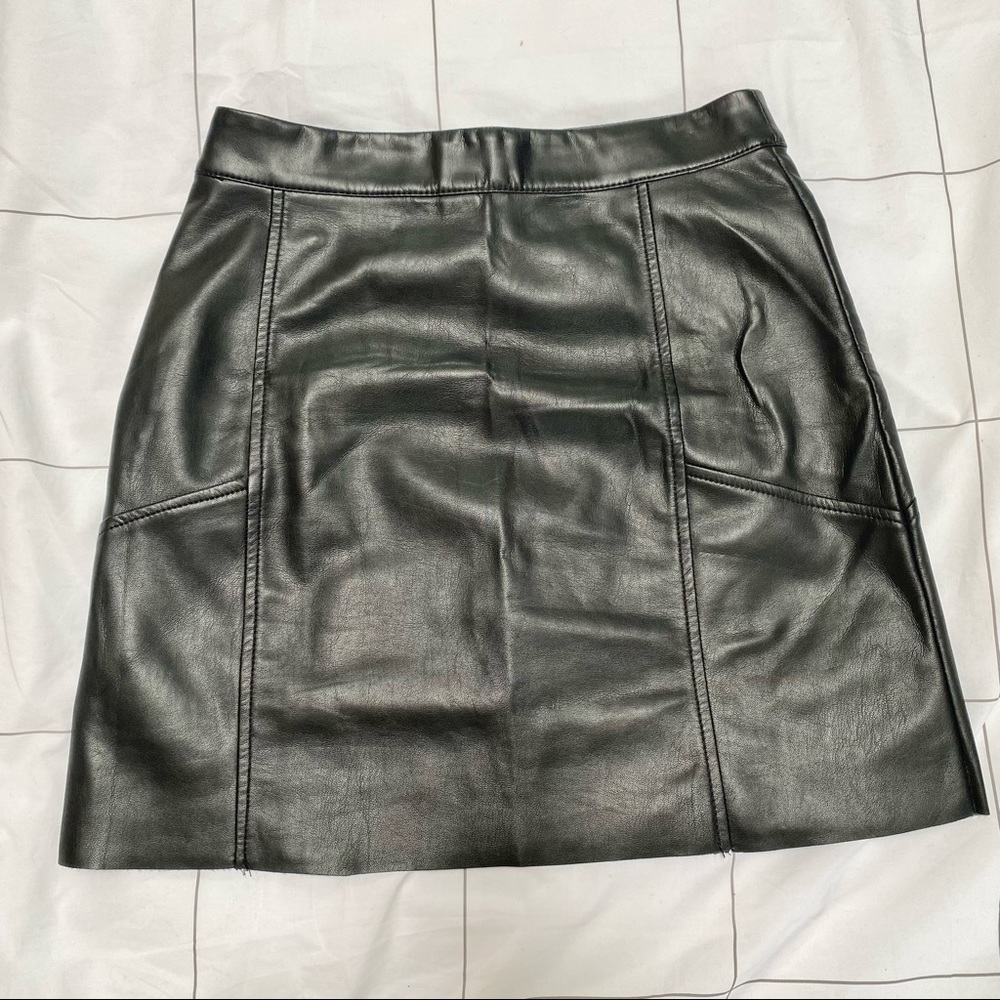 LIKE NEW H&M faux leather mini skirt